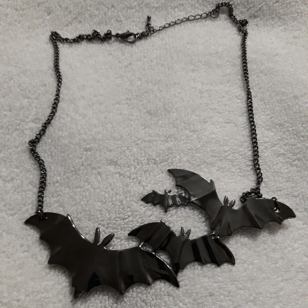 FLYING BATS NECKLACE Black Acrylic Pendant Bat 2 - Picture 1 of 7